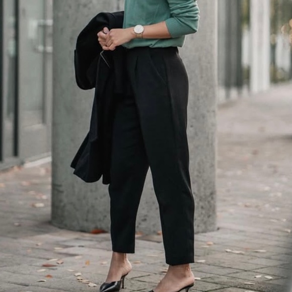 Uniqlo women black EZY Tucked ankle trousers - Picture 2 of 10